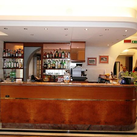Hotel Dora Levanto Buitenkant foto