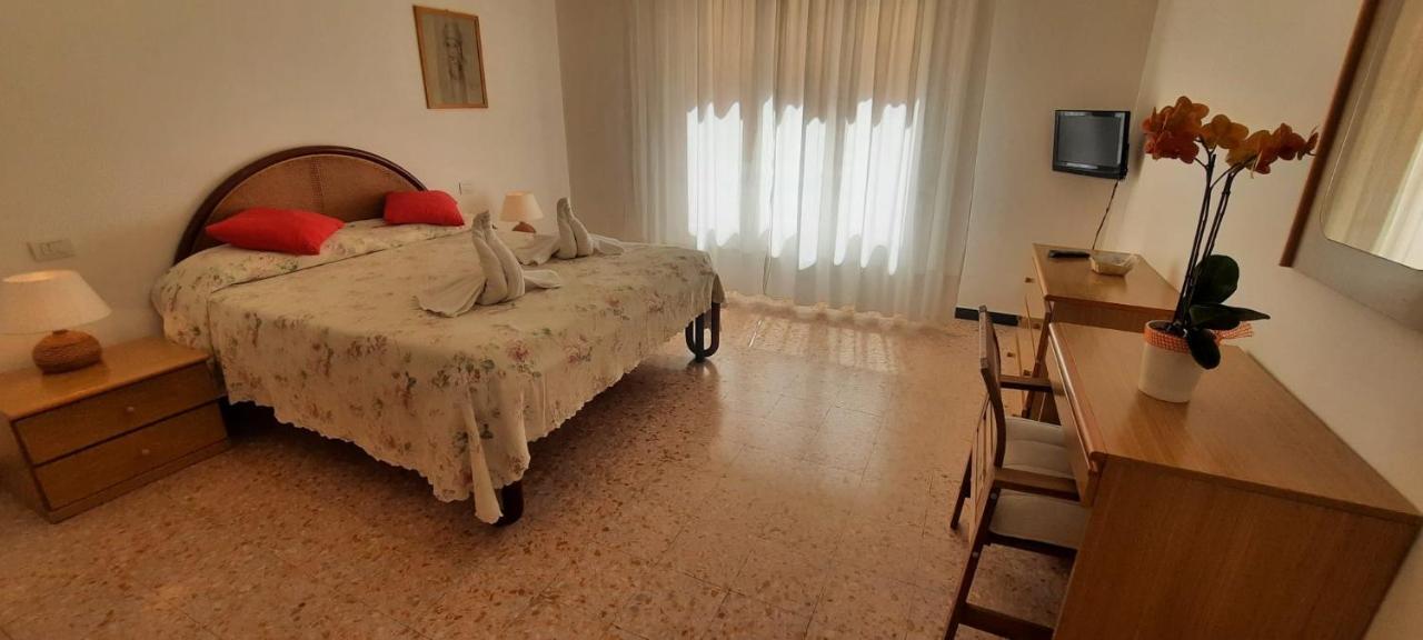 Hotel Dora Levanto Buitenkant foto