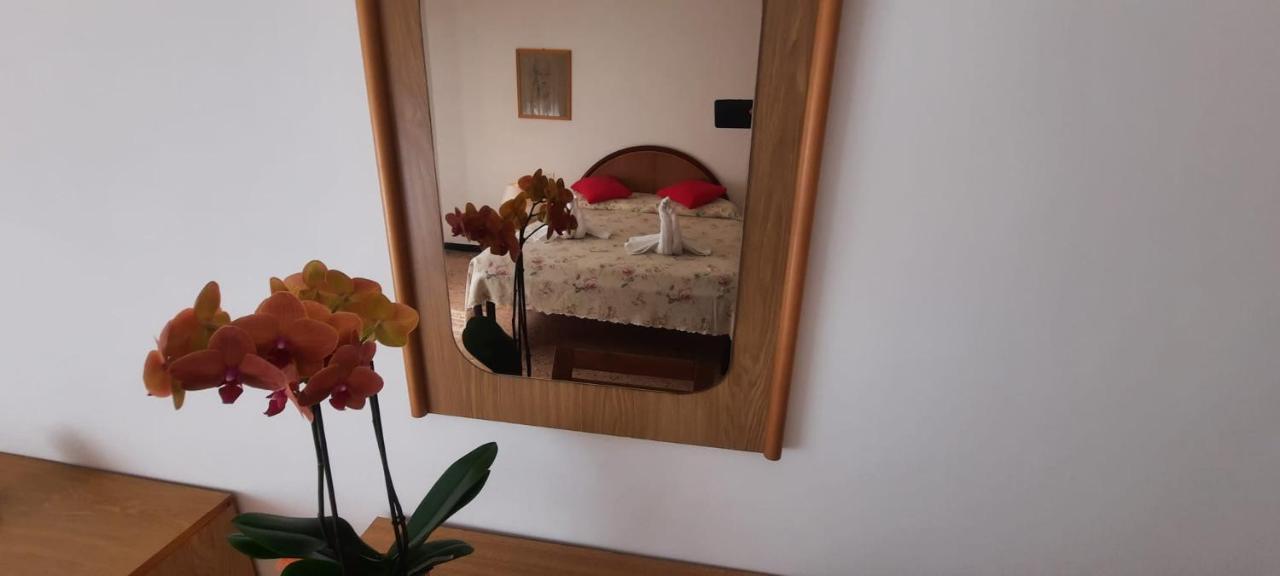 Hotel Dora Levanto Buitenkant foto