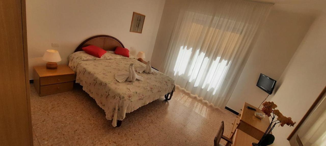 Hotel Dora Levanto Buitenkant foto