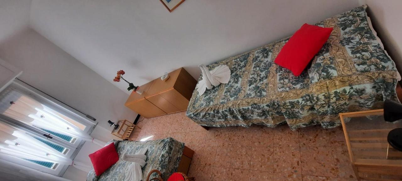 Hotel Dora Levanto Buitenkant foto
