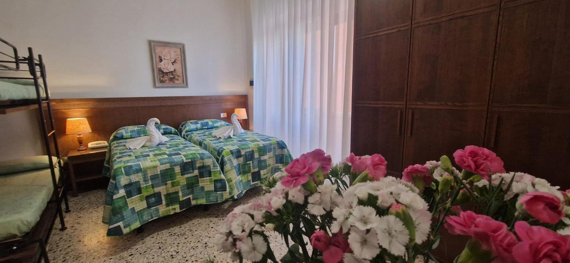 Hotel Dora Levanto Buitenkant foto
