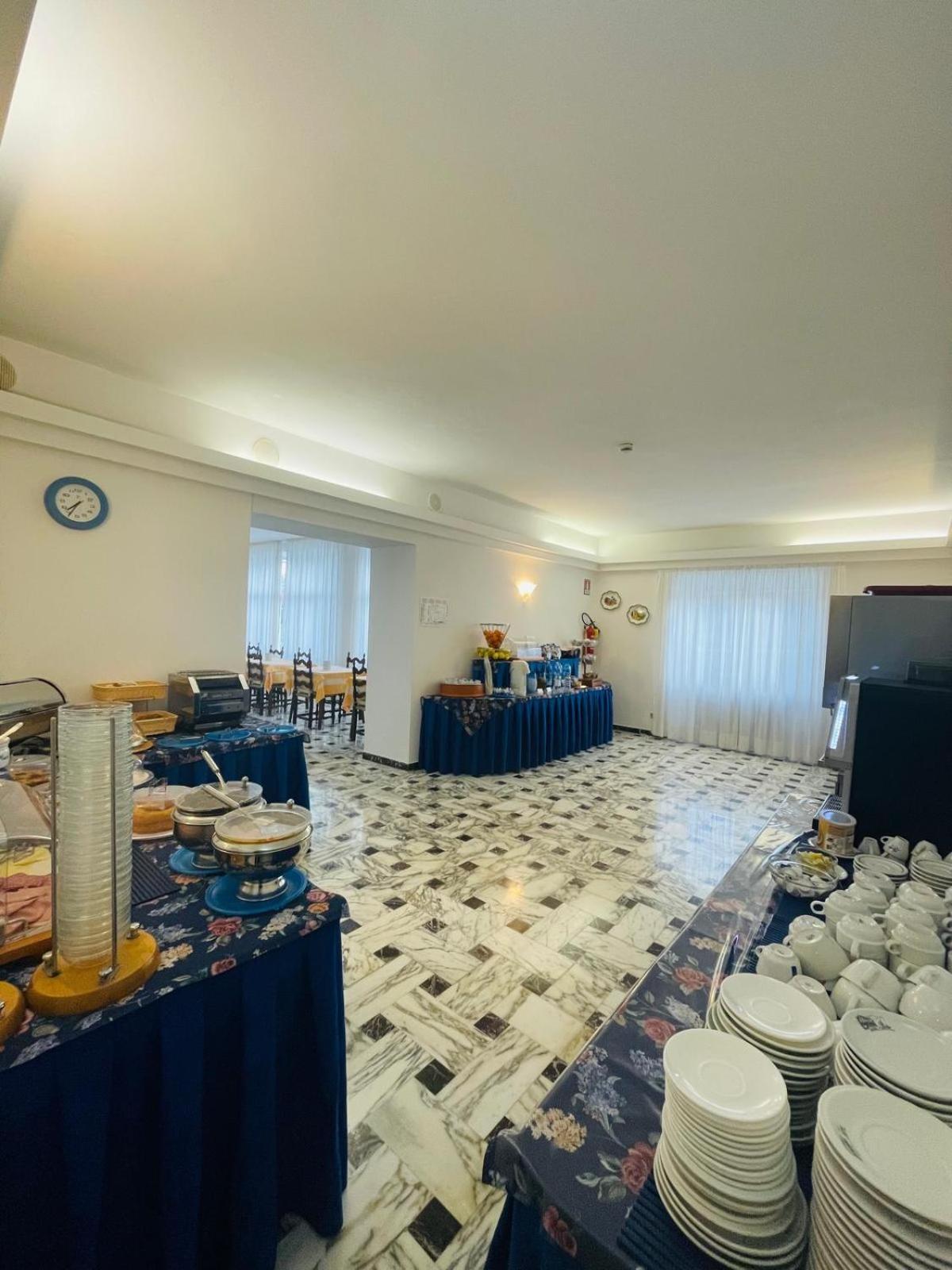 Hotel Dora Levanto Buitenkant foto
