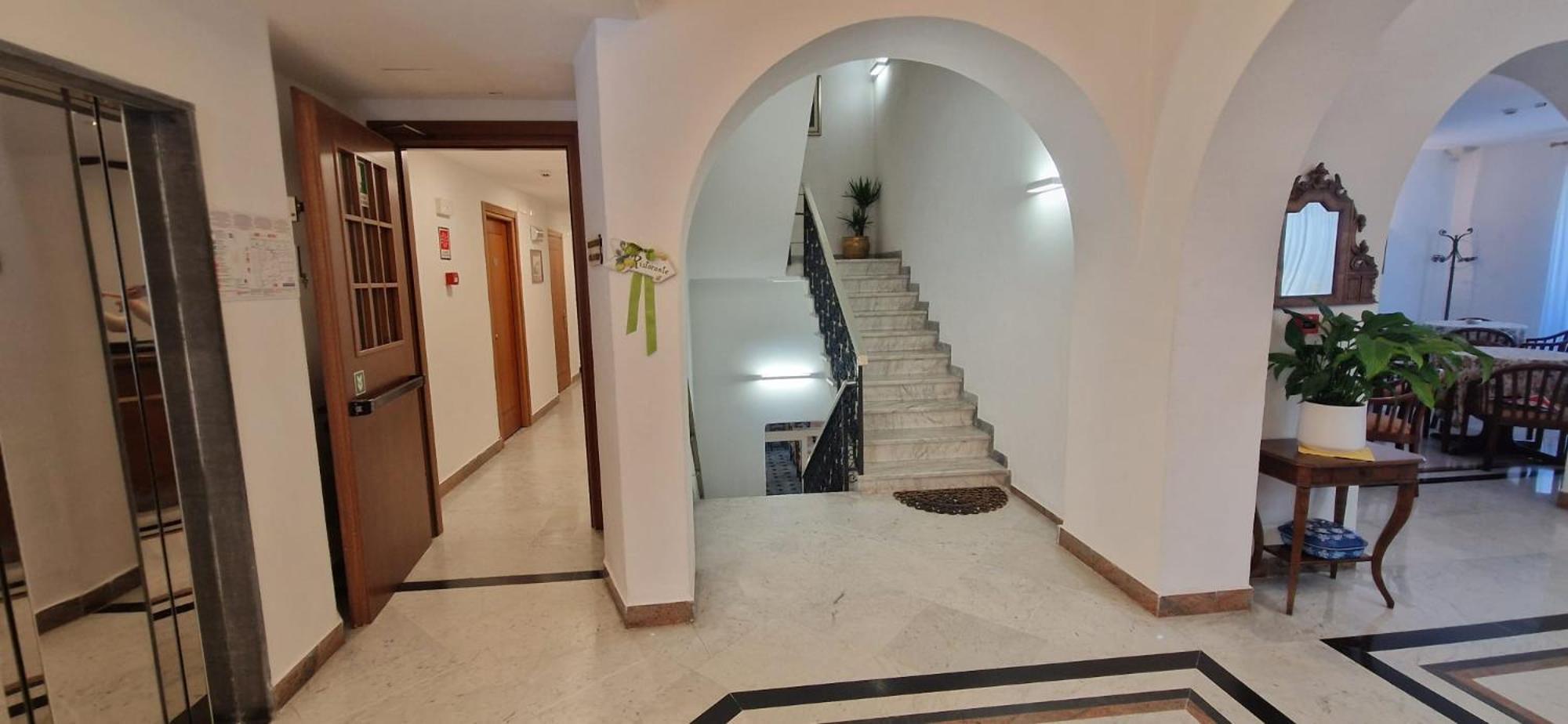 Hotel Dora Levanto Buitenkant foto