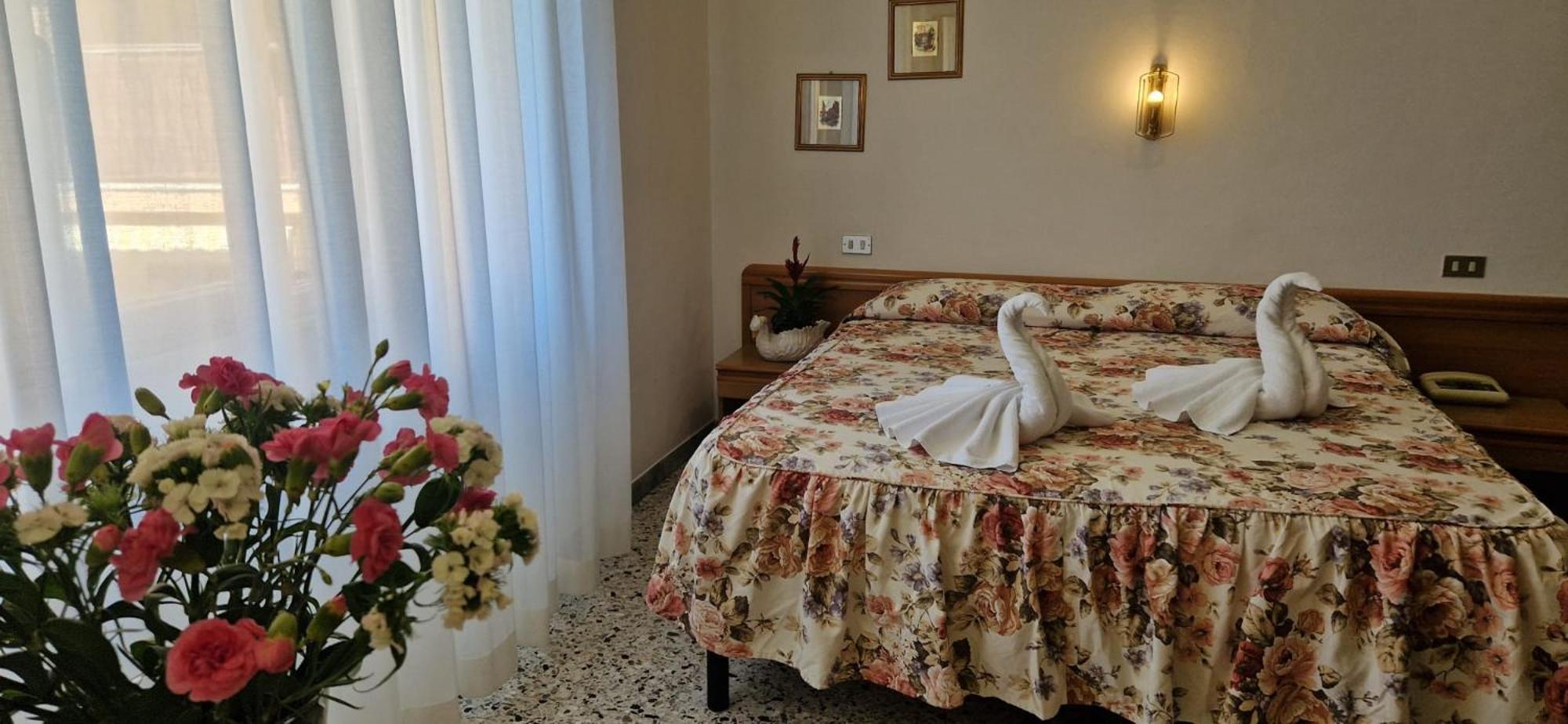 Hotel Dora Levanto Buitenkant foto