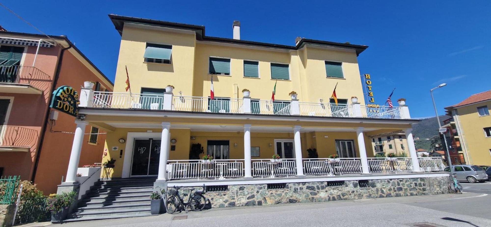 Hotel Dora Levanto Buitenkant foto
