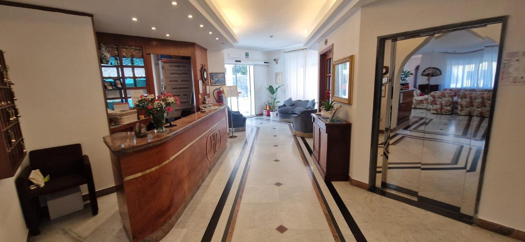 Hotel Dora Levanto Buitenkant foto
