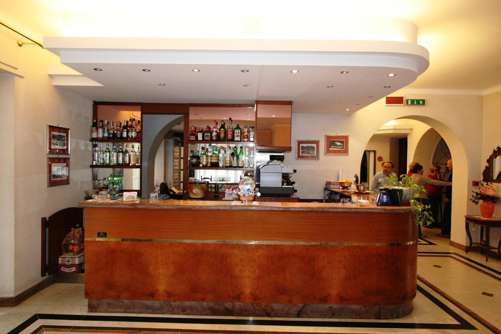 Hotel Dora Levanto Buitenkant foto