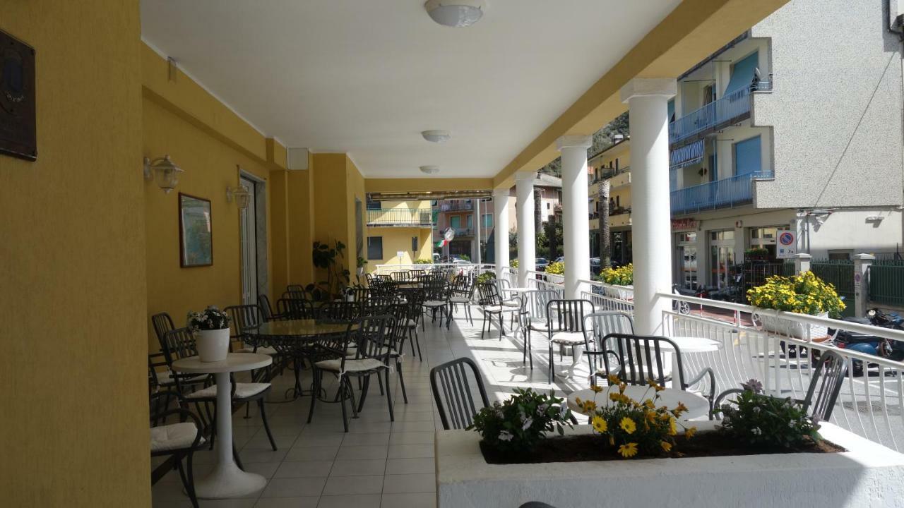 Hotel Dora Levanto Buitenkant foto