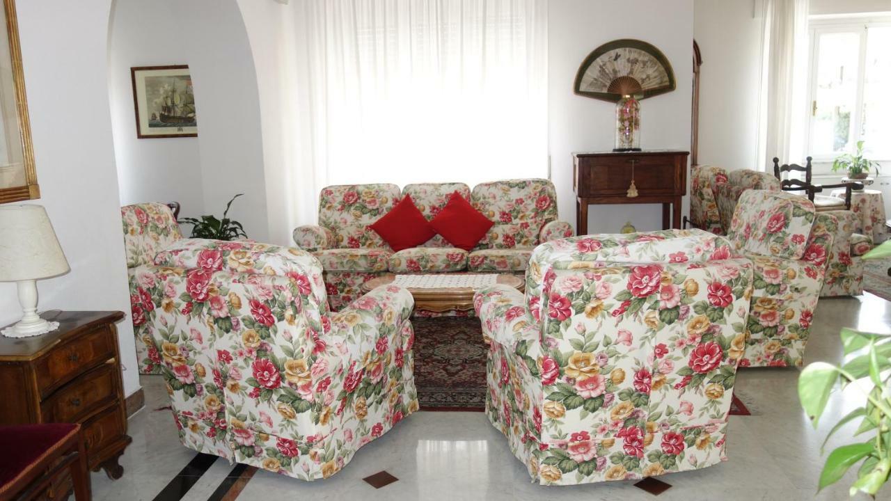 Hotel Dora Levanto Buitenkant foto